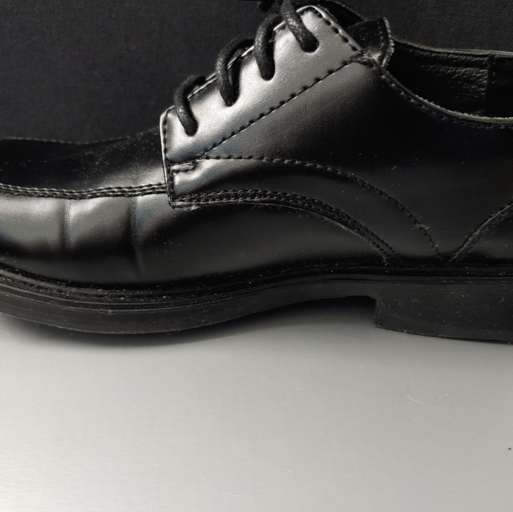 Square toe dress shoe